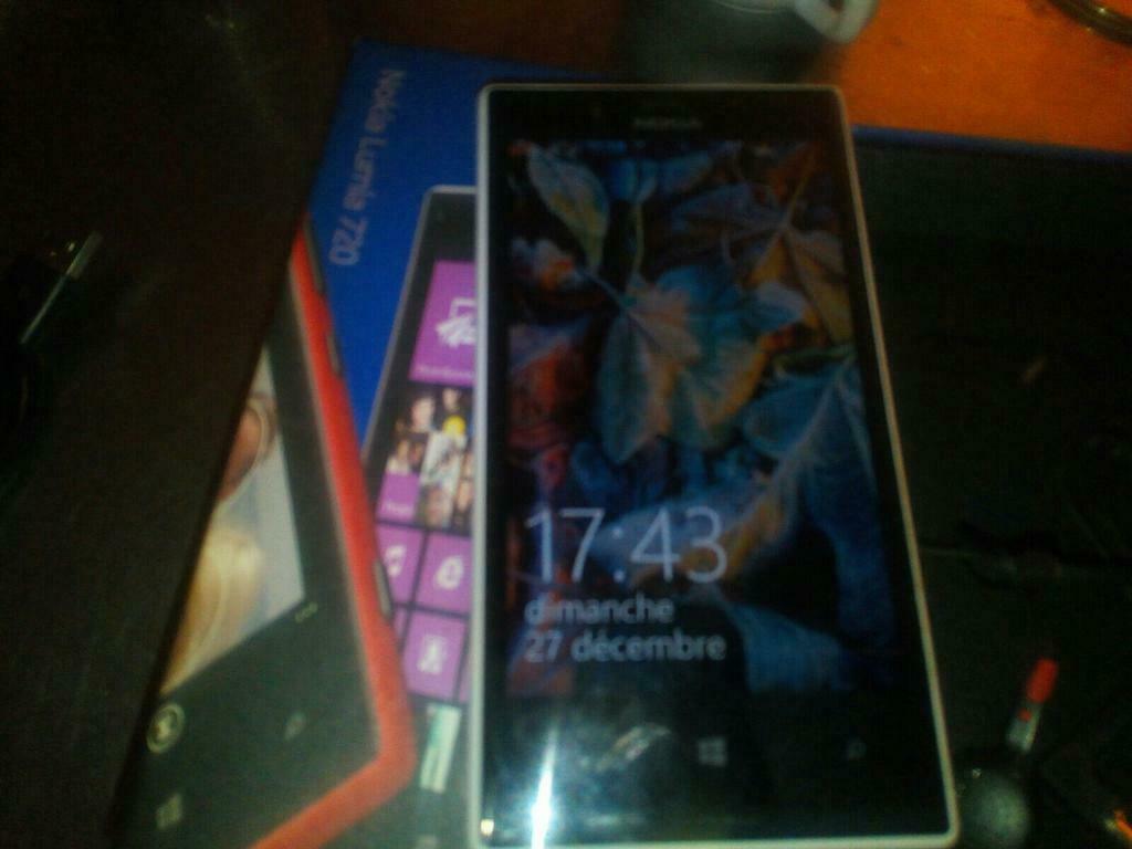 Smartphone Nokia Lumia 720, Enlèvement ou Envoi, Classique ou Candybar, Comme neuf, Sans abonnement