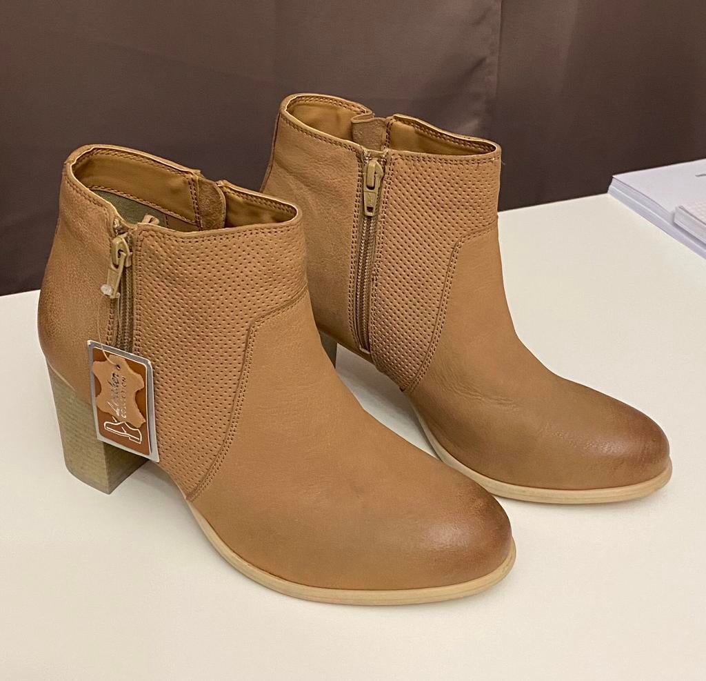Bottine en cuir MEGIS  neuve pointure  39, prix : 15€, Vêtements | Femmes, Enlèvement ou Envoi, Neuf, Beige