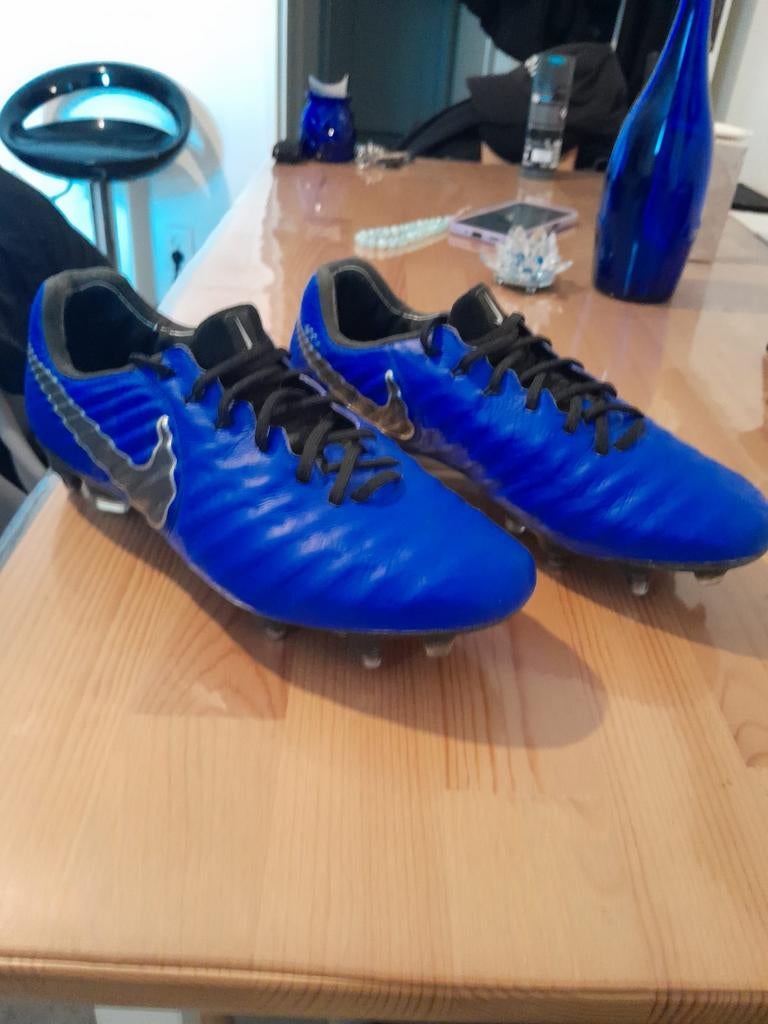Chaussure de foot Nike bleu  taille 40, Sports & Fitness, Football, Enlèvement