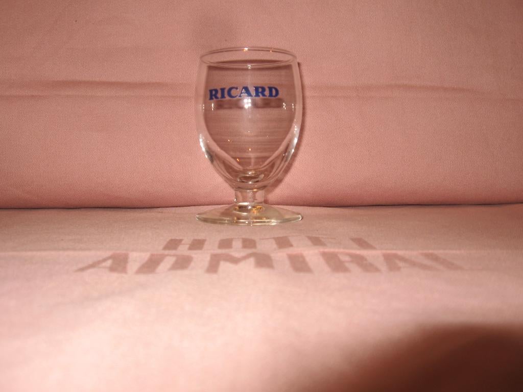 Petit ballon en verre Ricard ancien avec texte bleu, lettre, Enlèvement ou Envoi, Comme neuf, Ustensile