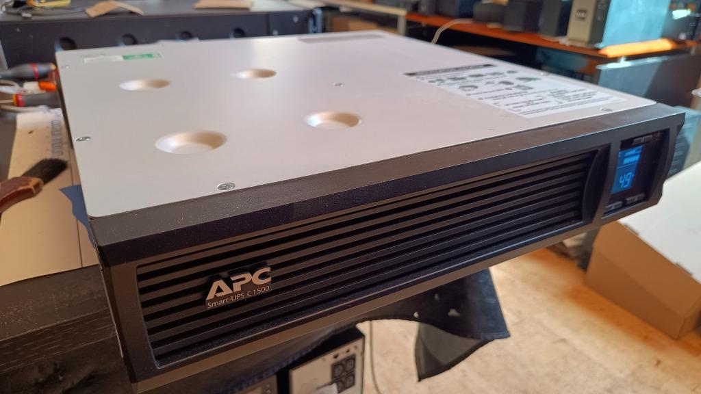 APC SMC1500/ 900W -batterie neuf - rack 2U, Enlèvement ou Envoi, Utilisé