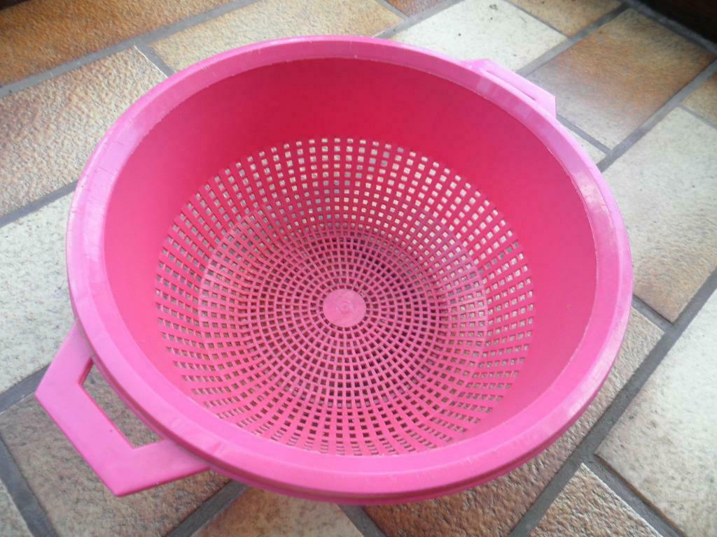 vergiet plastiek  en koffiekannen, Ophalen, Zo goed als nieuw