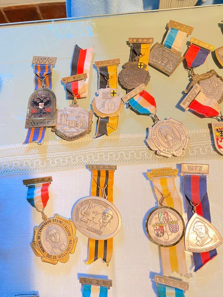 Militaria eretekens, Verzamelen, Ophalen