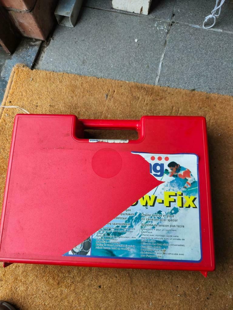 A vendre : 1 Paire de chaînes à neige sur pied, Enlèvement ou Envoi, Comme neuf