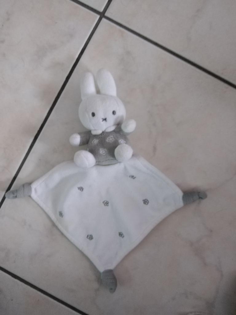 knuffeldoekje nijntje dick bruna(doos 110), Ophalen of Verzenden, Nieuw, Konijn