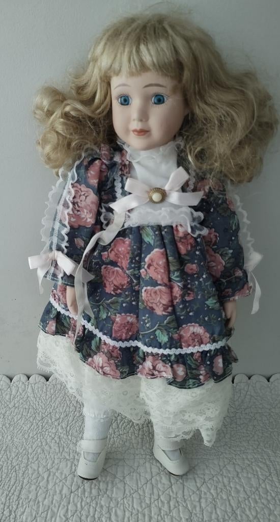 Poppen vintage, porseleinen hoofd, handen, voeten, Verzamelen, Poppen, Ophalen of Verzenden, Zo goed als nieuw