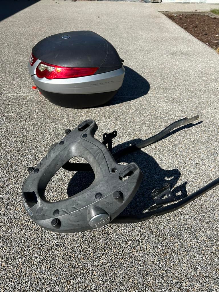 Givi top koffer + rek Monokey (suzuki bandit), Motoren, Ophalen