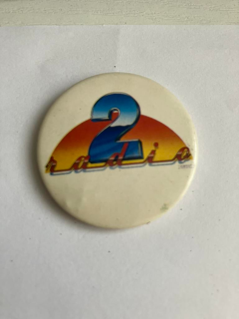 Button Radio 2, Ophalen of Verzenden, Gebruikt, Button