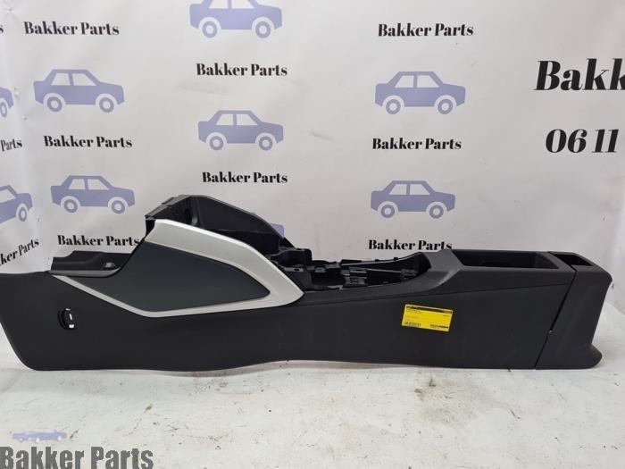 Middenconsoles van een Audi Q2, Gebruikt, -, -, Audi