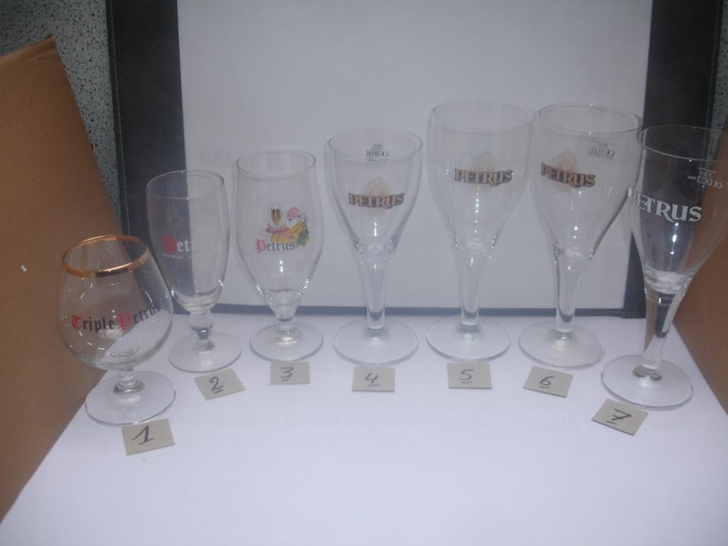 Bierglas Petrus, 8 verschillende aan € 1,00 per stuk, Verzamelen, Biermerken, Ophalen of Verzenden, Zo goed als nieuw, Glas of Glazen