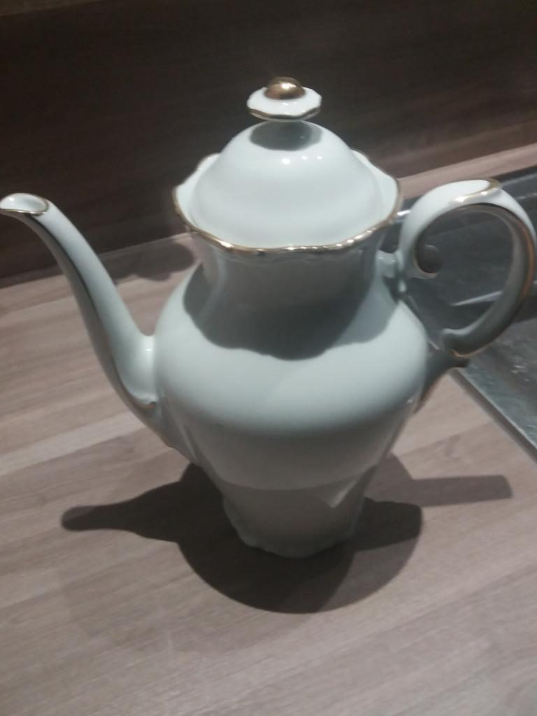 Koffiekan,melkkan,suikerpot, en 11 onderbordjes wit met goud, Ophalen of Verzenden, Zo goed als nieuw, Overige stijlen, Bord(en)