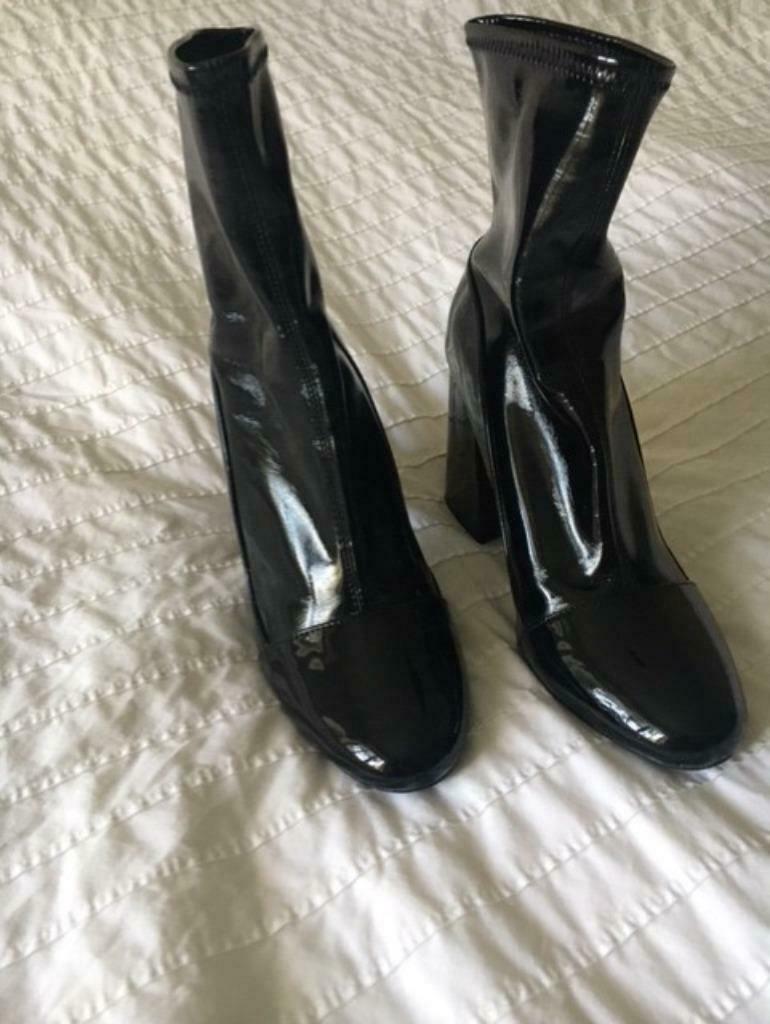 Laklaarsjes met hak ZARA m 38 NIEUW 8 EURO KOOPJE !!!, Lage of Enkellaarzen, Nieuw, Ophalen of Verzenden, Zara