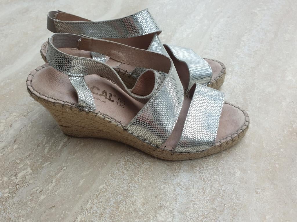 Sandales argentées en cuir Point 40, Vêtements | Femmes, Chaussures, Comme neuf, Enlèvement ou Envoi