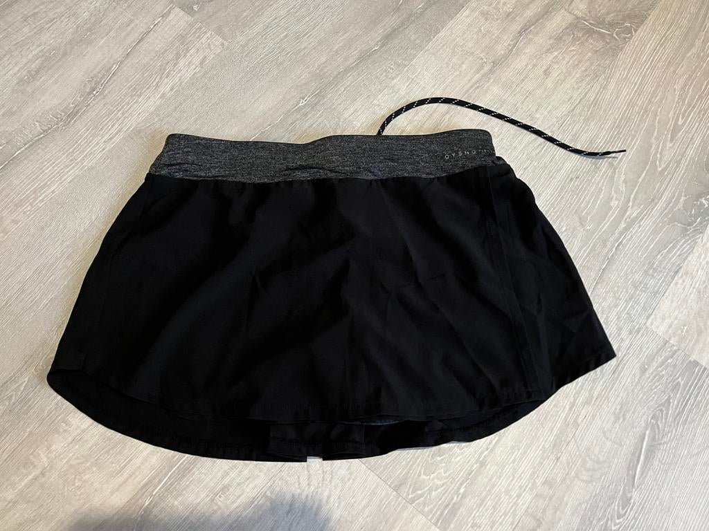 Nouveau short de sport avec dessus de jupe, Oysho, Enlèvement ou Envoi, Noir, Taille 42/44 (L)