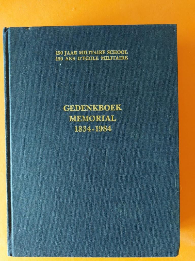 Gedenk boek 150 jaar militaire school.  0486 215927, Verzamelen, Ophalen of Verzenden