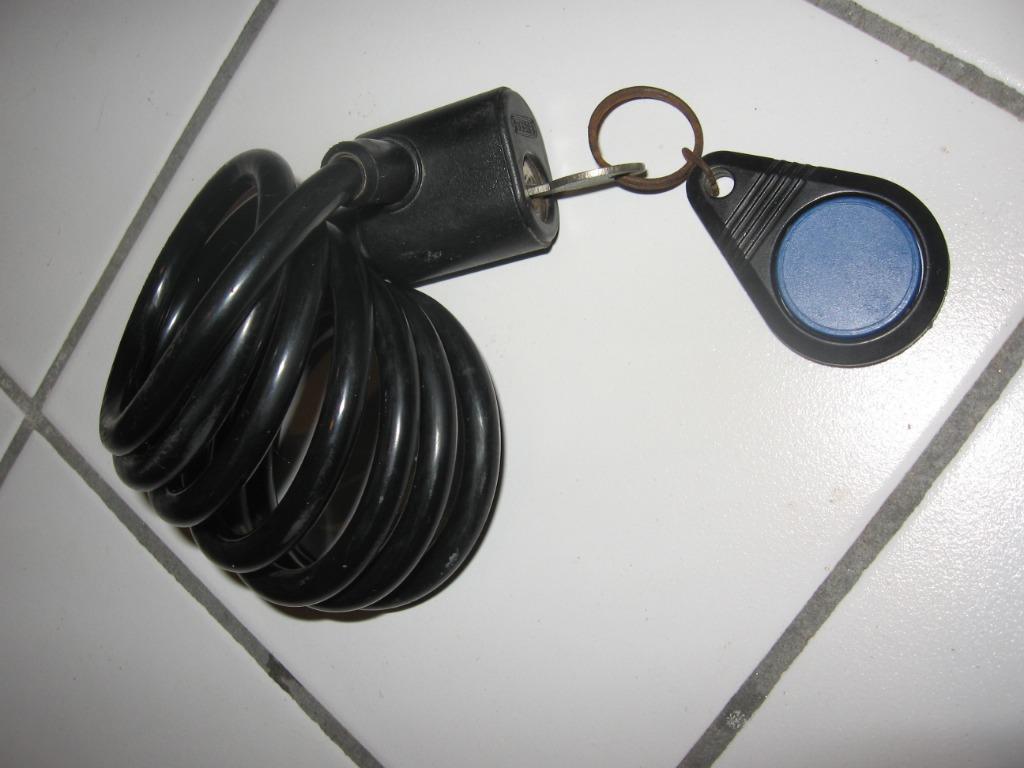 Deux cadenas moto ou vélomoteur et un cadenas vélo. Cadenas, Enlèvement ou Envoi, Utilisé