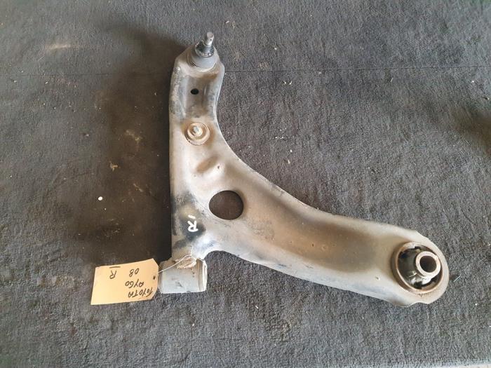 Draagarm rechts-voor van een Toyota Aygo, Ophalen of Verzenden, 3 maanden garantie, Gebruikt, Toyota