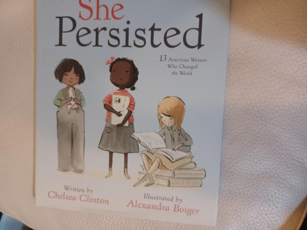 Quasi gratis Chelsea Clinton - She Persisted, Ophalen, Zo goed als nieuw, Chelsea Clinton