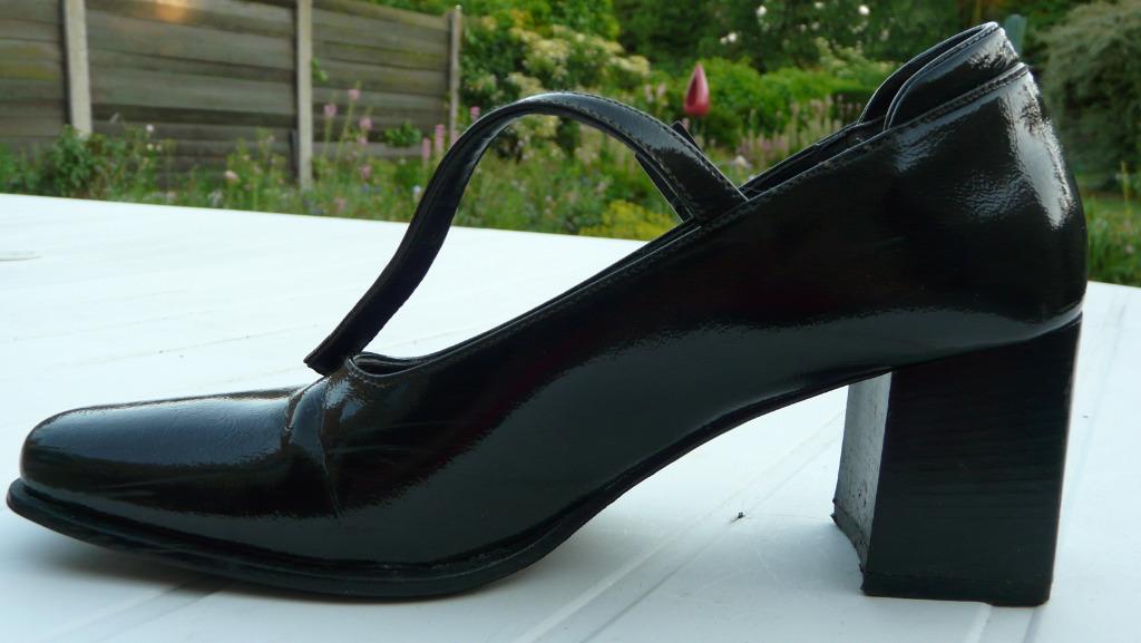 Mooie elegante damesschoen in groen lakleder M 38, Kleding | Dames, Schoenen, Zo goed als nieuw, Schoenen met lage hakken, Groen