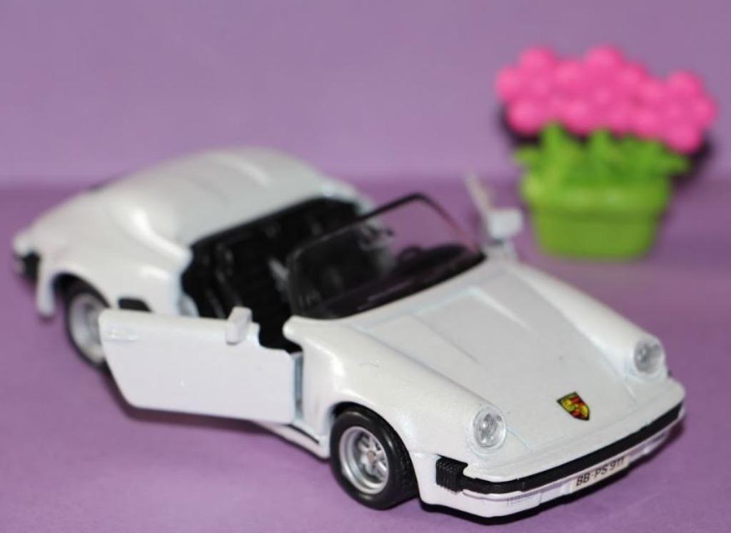 klassieke auto — Porsche 911, Hobby en Vrije tijd, Modelauto's | Overige schalen, Ophalen, Zo goed als nieuw, Auto