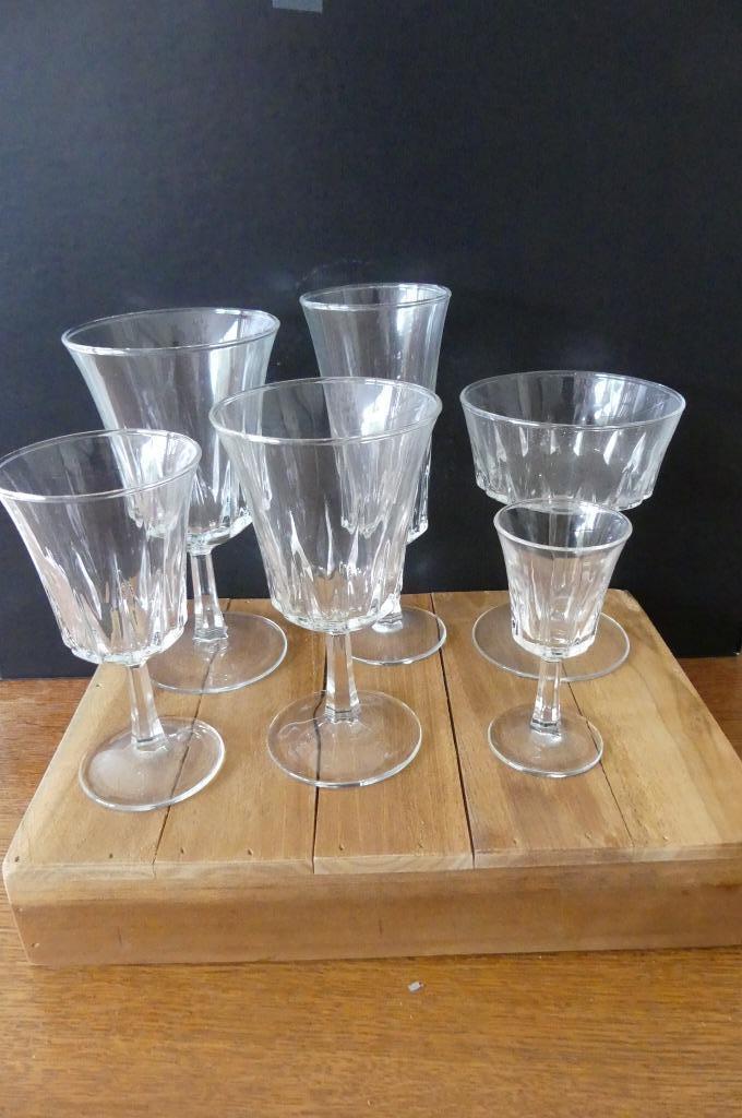 Oud 59 delig glas servies, Antiek en Kunst, Antiek | Glaswerk en Kristal, Ophalen of Verzenden