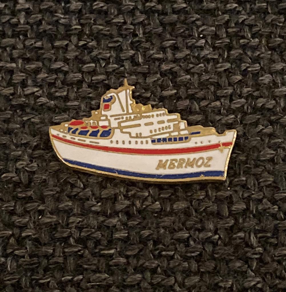 PIN - MERMOZ - BOOT - SHIP - BATEAU - FERRY - BOAT, Verzenden, Gebruikt, Transport, Speldje of Pin