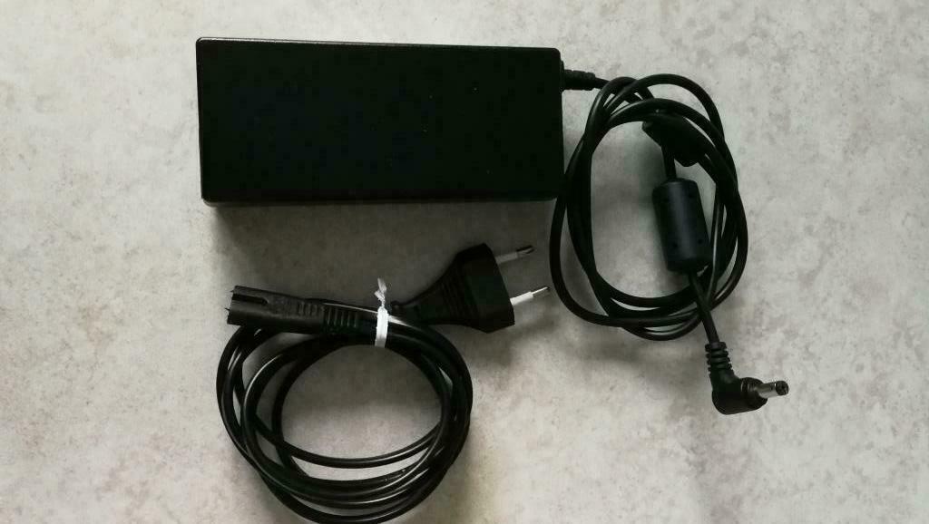 Yanec adapter 19V 4.74A, Ophalen, Zo goed als nieuw