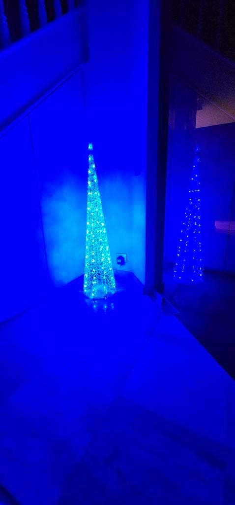 Elekt.blauwe kerstpiramide 123 cm hoog, Diversen, Ophalen of Verzenden, Zo goed als nieuw