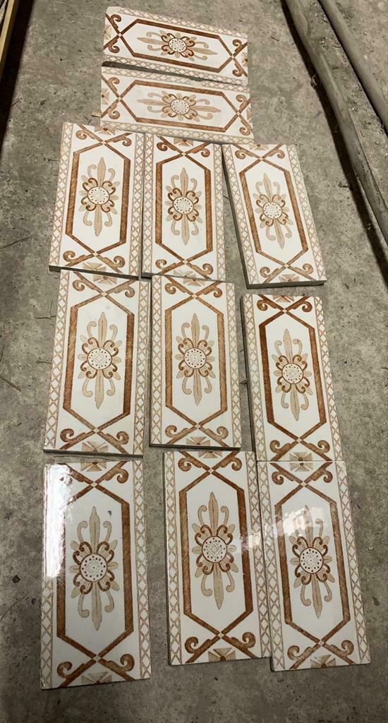11 carreaux pour une bordure de 1,68 m. Brun/beige., Carrelage mural, Enlèvement ou Envoi, Moins de 20 cm, Comme neuf