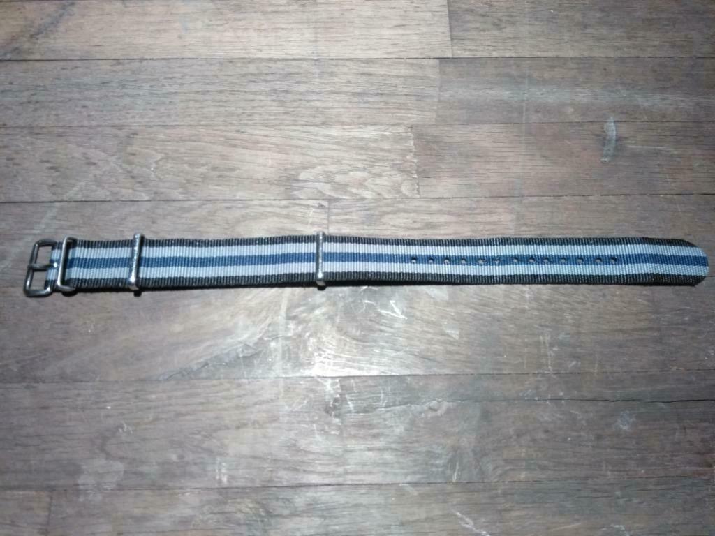 Bracelet NATO 20mm bleu et blanc, Enlèvement ou Envoi, Comme neuf, Bleu, Autres matériaux