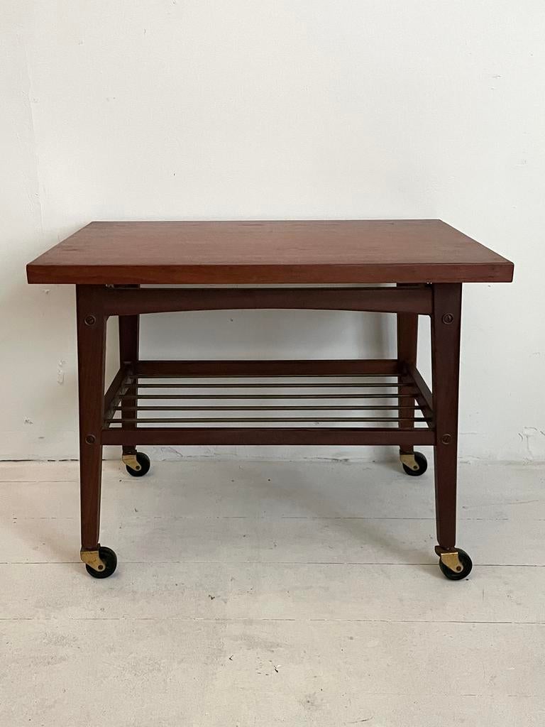 Vintage Deense Bijzettafel van Teak Fineer, Gebruikt, 55 tot 75 cm, Rechthoekig, Hout