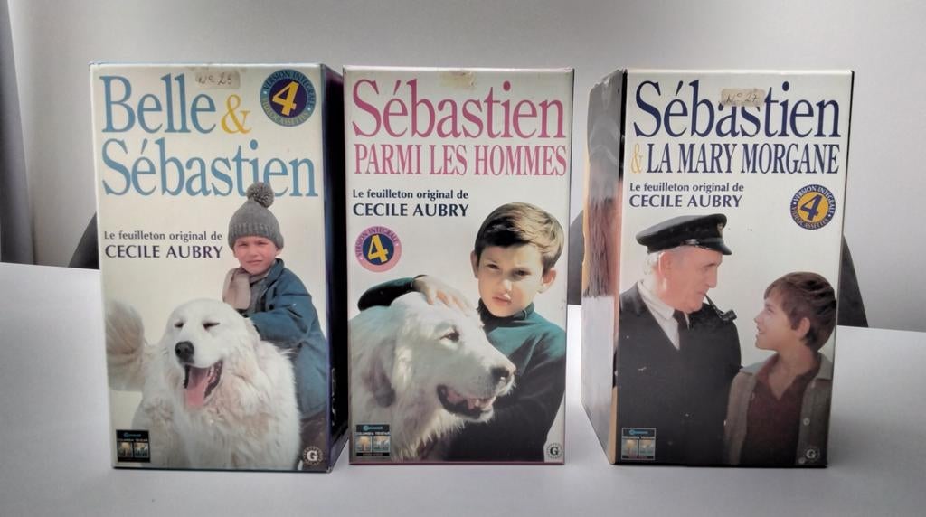 3 coffrets de 4 VHS, CD & DVD, Enlèvement