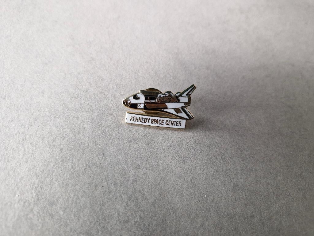 pin Kennedy Space Center, Enlèvement ou Envoi, Transport, Insigne ou Pin's