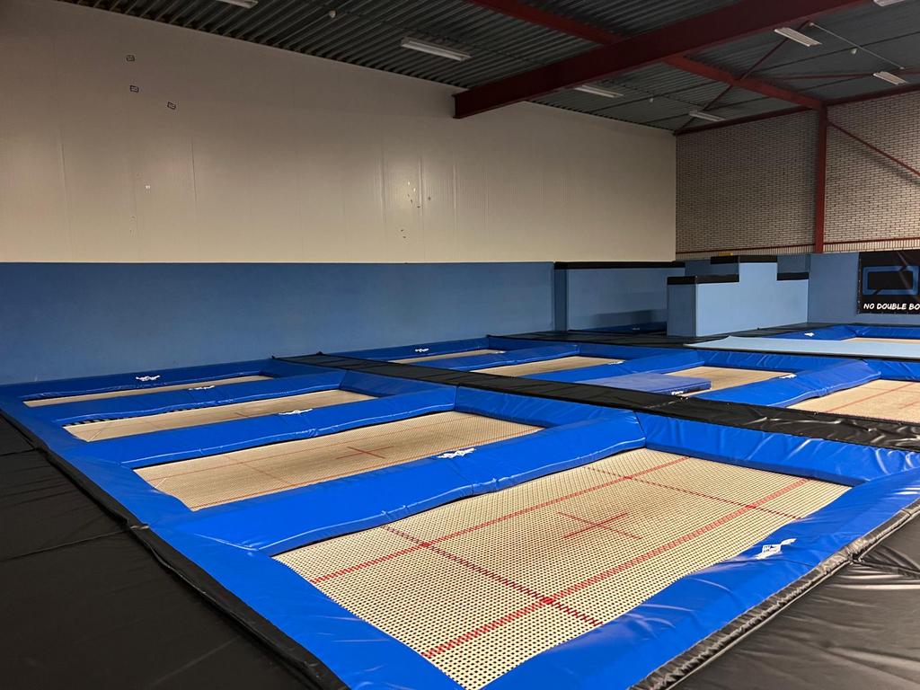 Eurotrampline set van vier! Trampolinepark, Sport en Fitness, Turnen, Ophalen, Zo goed als nieuw, Blauw, Materiaal