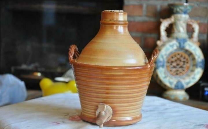 bouteille fontaine a boisson en faience, Ophalen of Verzenden
