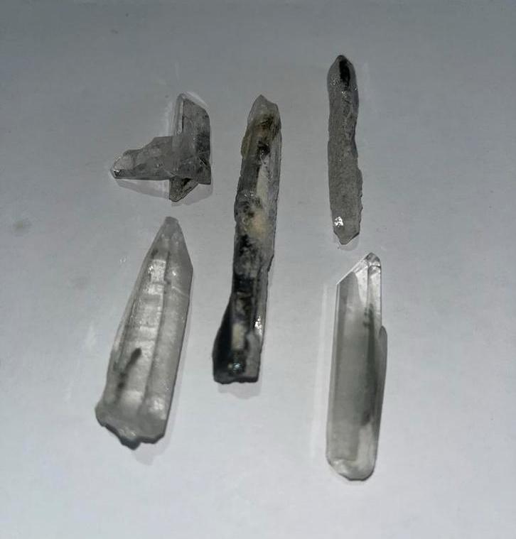 Bergkristal met chloriet - 5stuks - 23gram totaal, Verzamelen, Ophalen of Verzenden, Mineraal