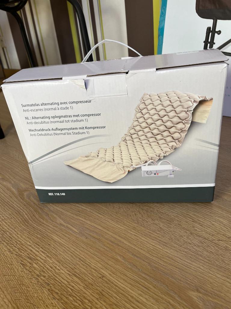 surmatelas anti-escarres avec compresseur alterné, Divers, Enlèvement, Comme neuf
