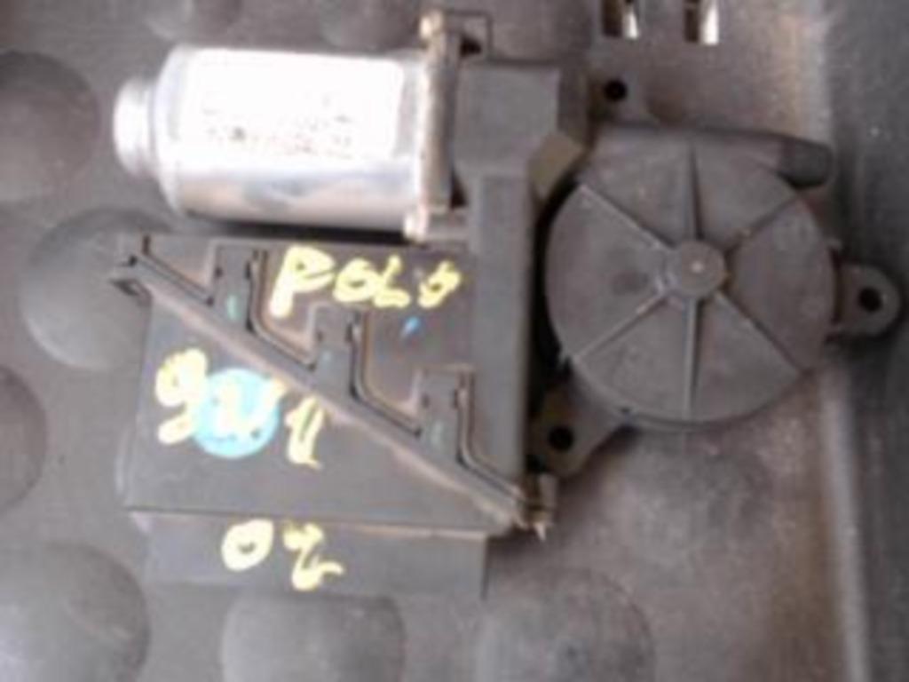 Moteur lève vitre avant gauche VW Polo 4 2002-2005 LP/14031, Enlèvement ou Envoi, Utilisé