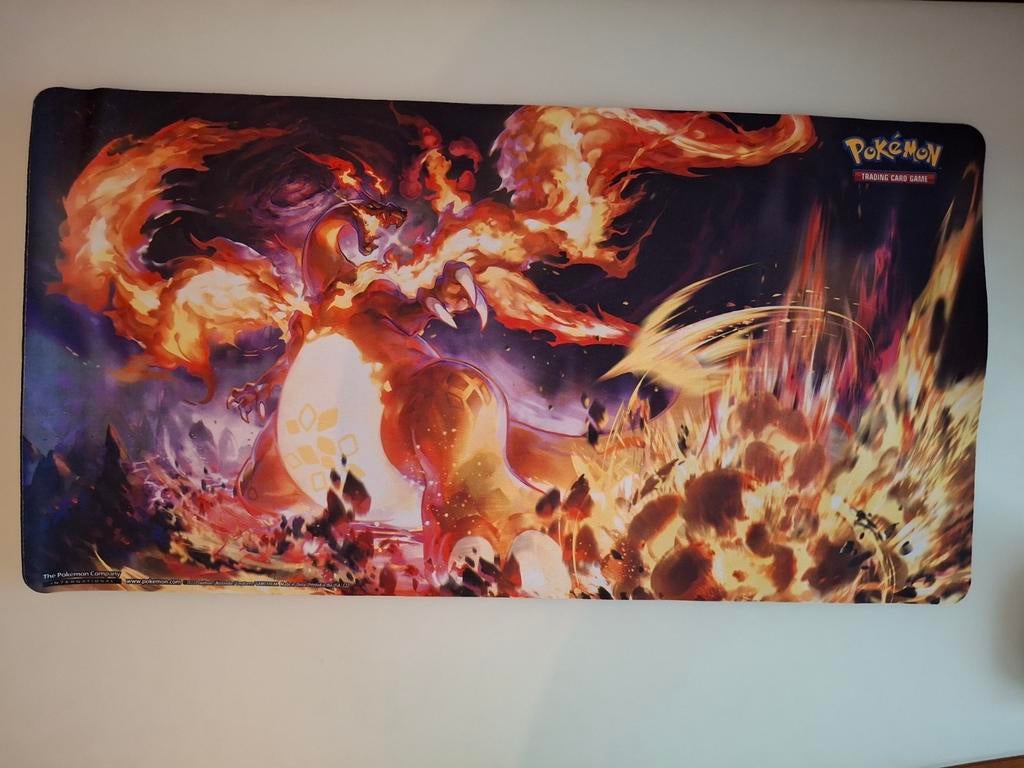 Tapis de jeu Charizard pour ouvrir les emballages., Enlèvement ou Envoi