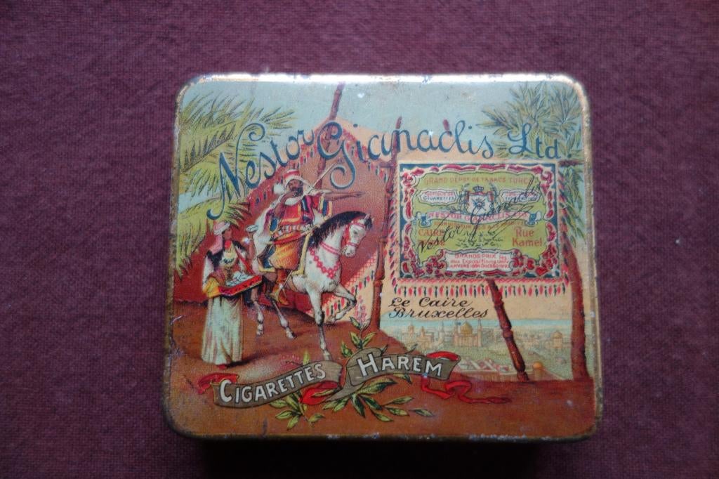 metalen sigarettendoosje „Harem” Nestor Gianaclis +/-1920, Ophalen of Verzenden, Gebruikt, Tabaksdoos of Verpakking