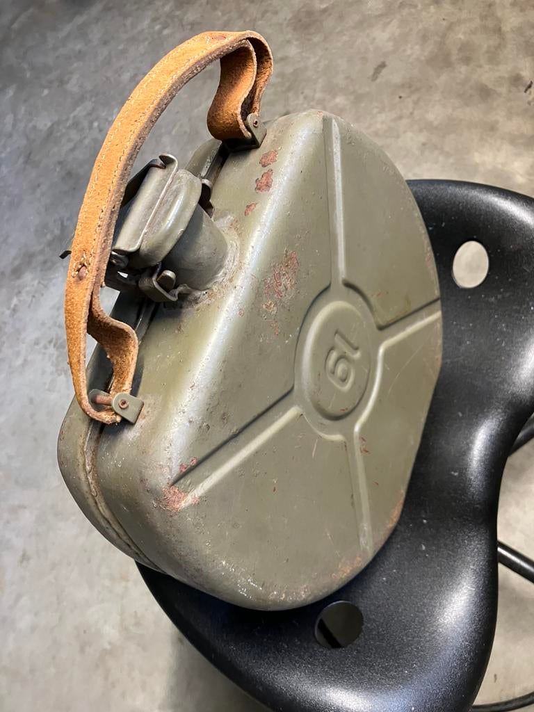 Jerrycan Rond 6L voor in reservewiel jaren ‘60, Enlèvement ou Envoi, Utilisé, Daihatsu