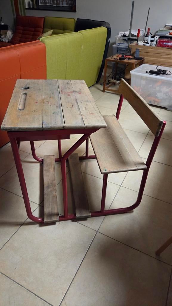 Ancien pupitre d'école, Enlèvement