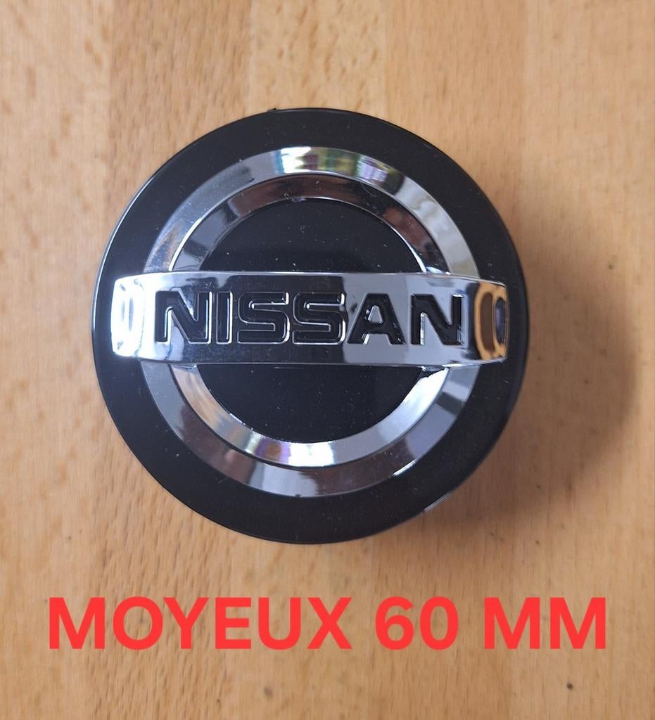 SET VAN 4 NISSAN 60MM NAAFAFDEKKINGEN, Ophalen of Verzenden, Zo goed als nieuw