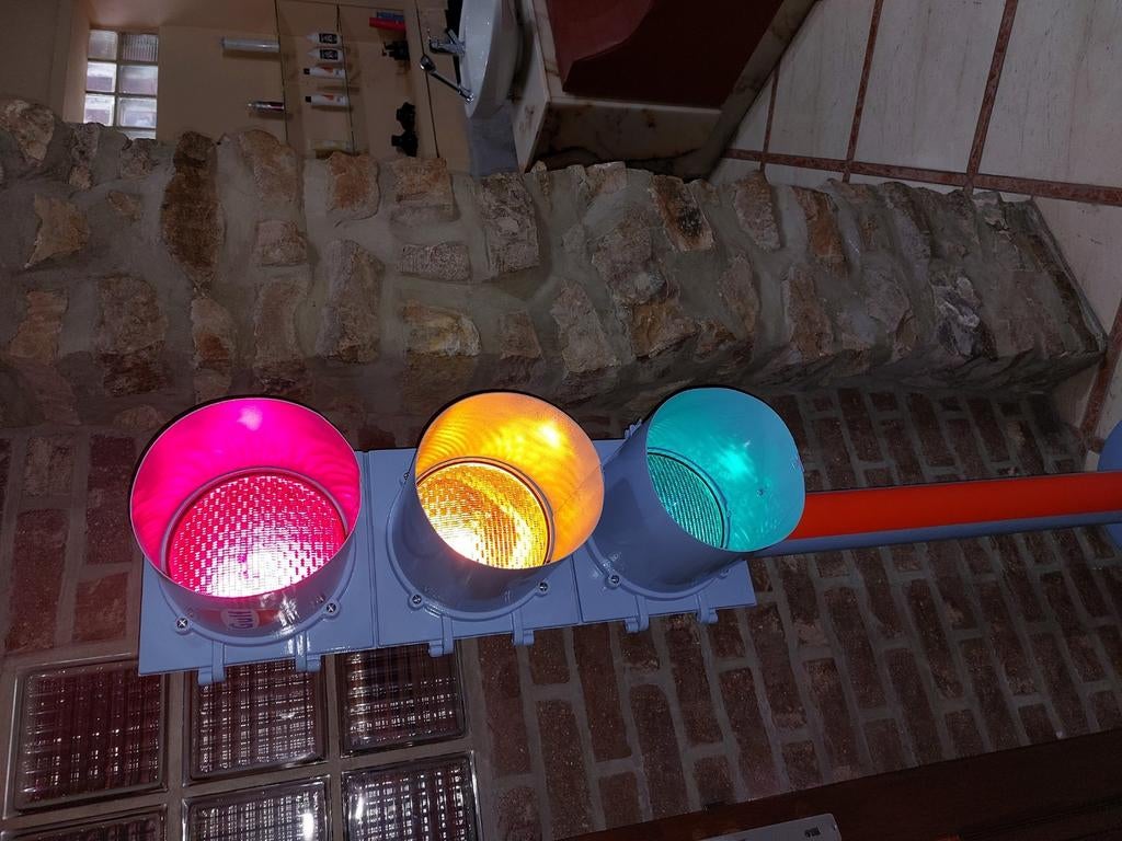Feux des années 60 , complètement restauré à l'eff, Enlèvement, Comme neuf, Couleur