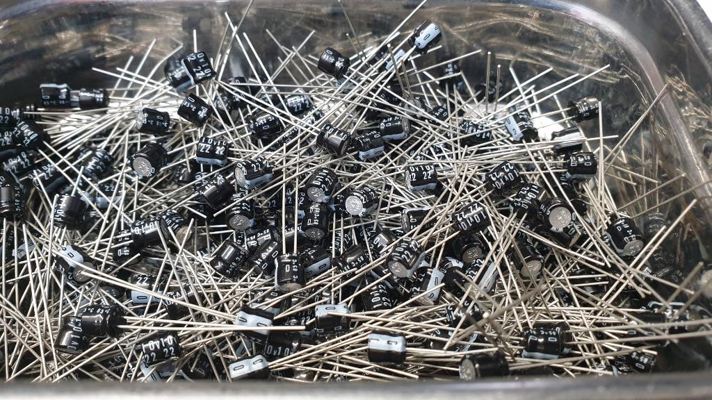 jw1172: 350 stuks condensatoren condensator ven 22µF 10Vdc, Hobby en Vrije tijd, Elektronica-componenten, Ophalen of Verzenden