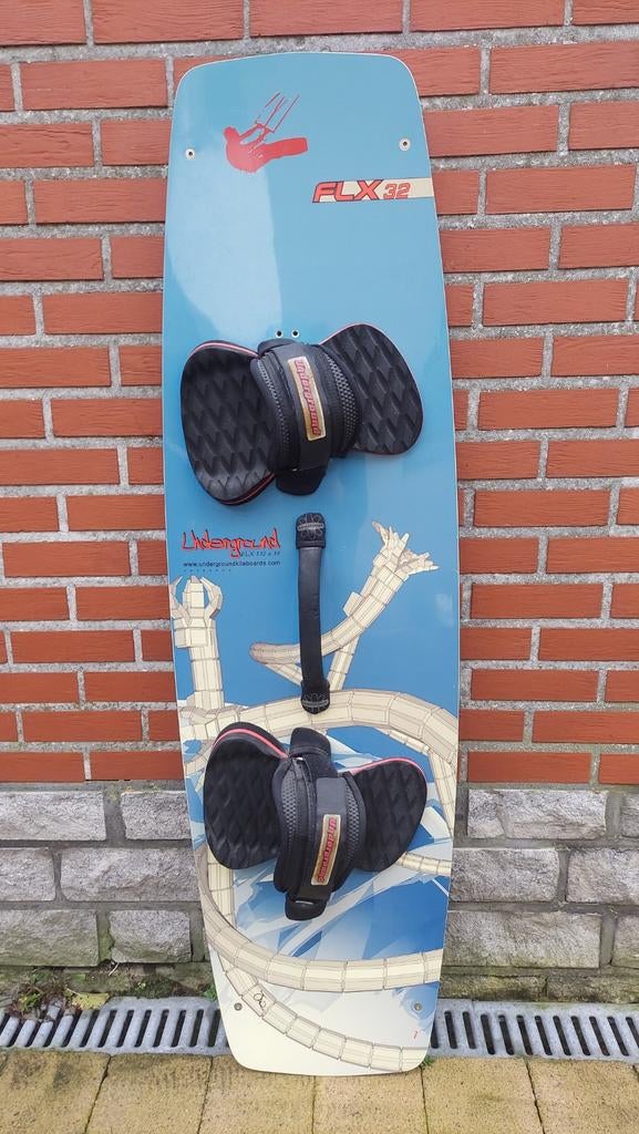Kiteboard Underground FLX 32, Watersport en Boten, Kitesurfen, Twintip, Ophalen, Gebruikt, Kiteboard