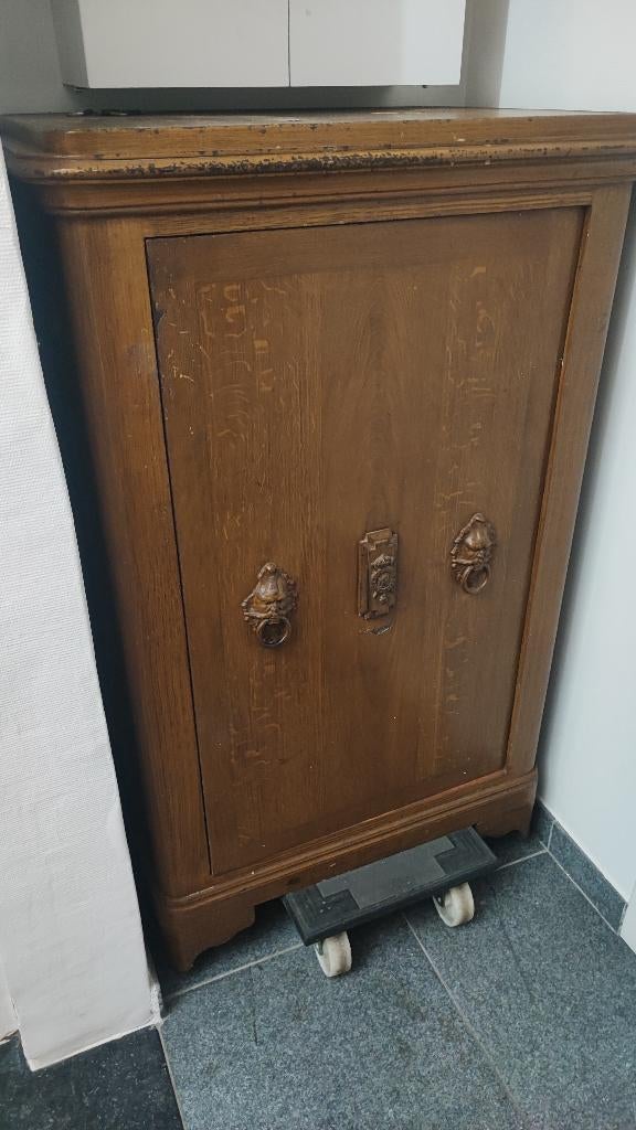 Antieke brandkast, Ophalen