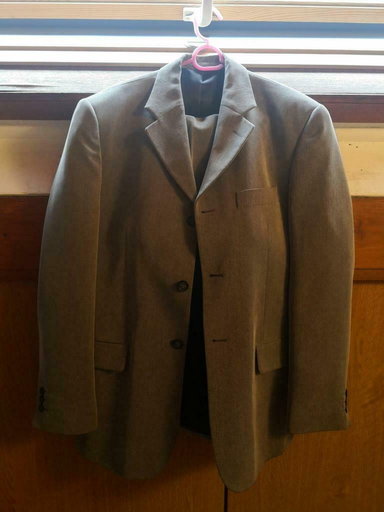 3 herenkostuums., Enlèvement, Comme neuf, Taille 52/54 (L), Gris