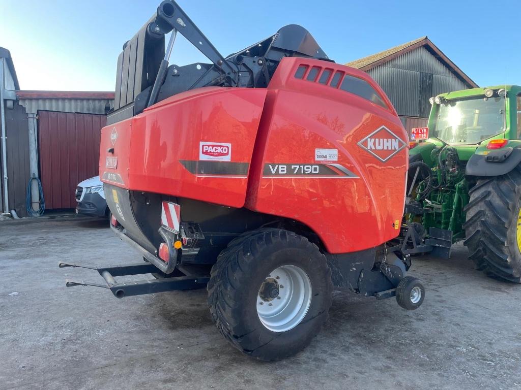 Presse à balles rondes KUHN VB 7190, Articles professionnels, Agriculture | Pièces | Pneus, Jantes & Essieux, Enlèvement