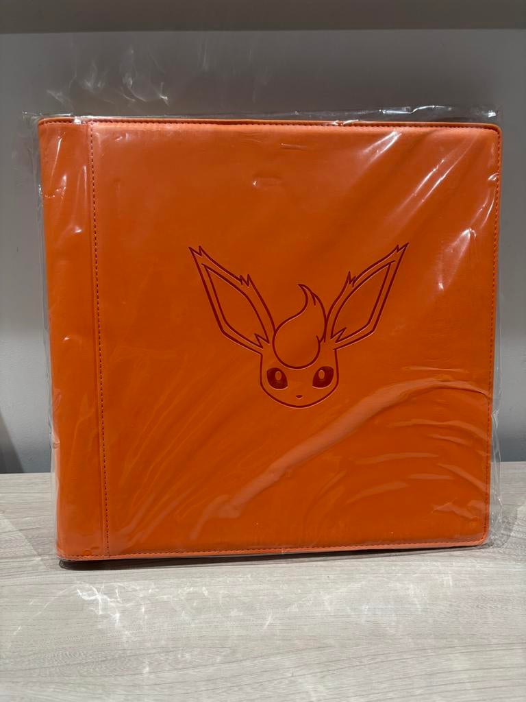 Flareon VMAX 12-Pocket Binder china exclusive map, Hobby en Vrije tijd, Ophalen of Verzenden